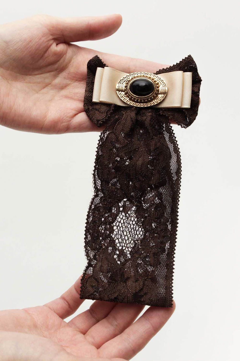 Broche textile faite main Accessoire femme dentelle satin Cadeau pour femme photo 2