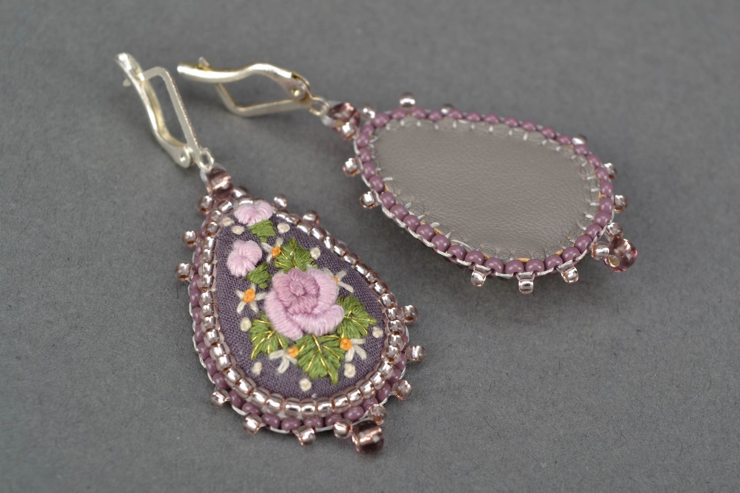Embroidered dangle earrings photo 3
