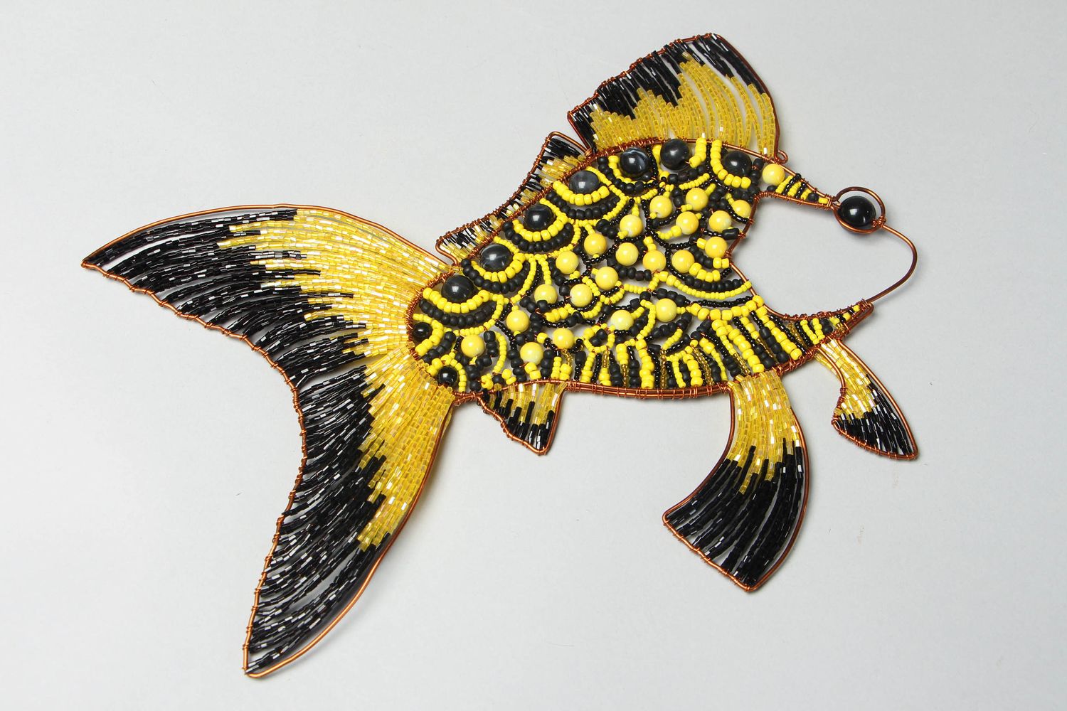 Pannello di perline fatto a mano decorazione intrecciata a forma di pesce  foto 1