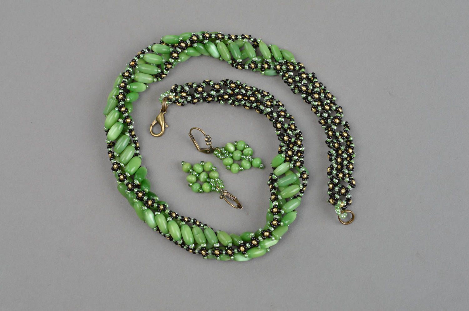 Designer Schmuckset aus echten Steinen Ohrringe und Collier handmade in Grün foto 2