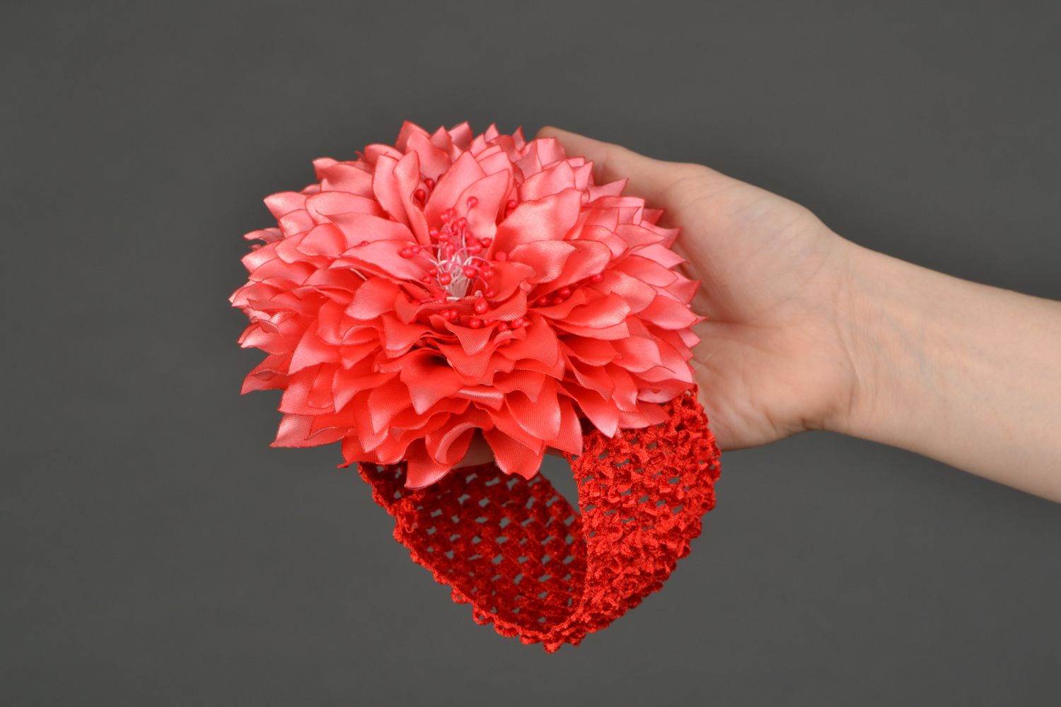 Handgemachtes Haarband mit Blume aus Bändern Dahlien foto 2