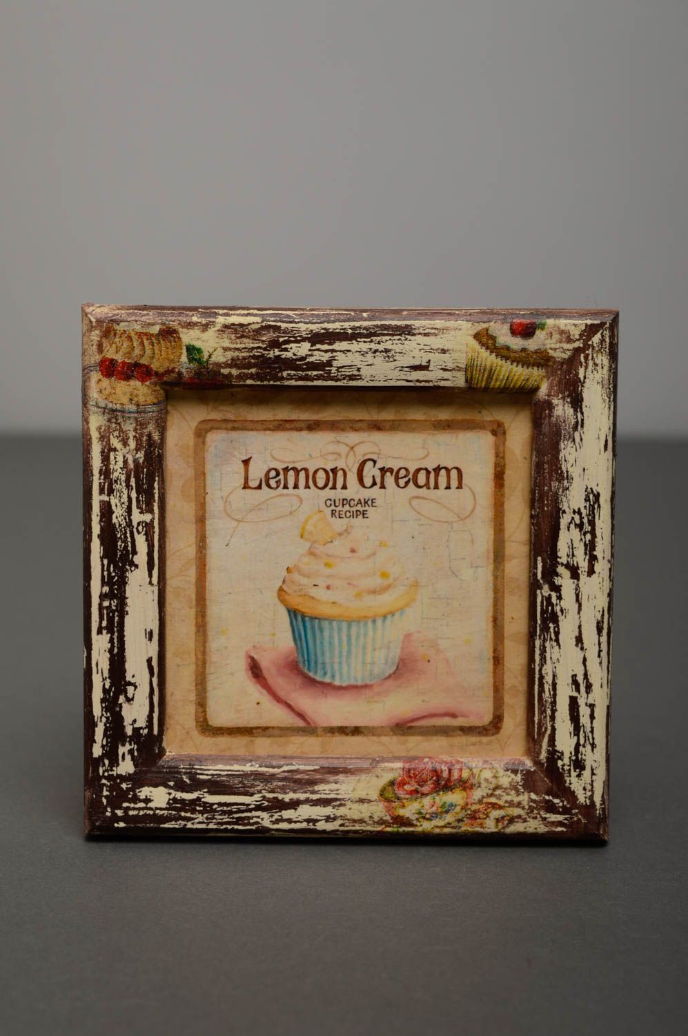 Tableau décoratif en bois fait main beige Petit gâteau à la crème de citron photo 5