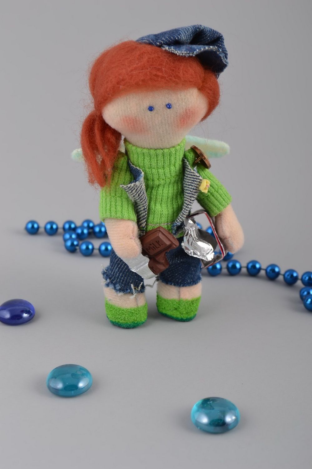 Кукла из фетра мягкая интерьерная игрушка ручной работы Девочка с шоколадом фото 1