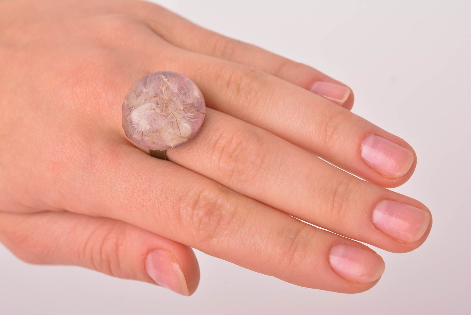 Кольцо ручной работы кольцо из эпоксидной смолы женское кольцо с одуванчиком фото 3