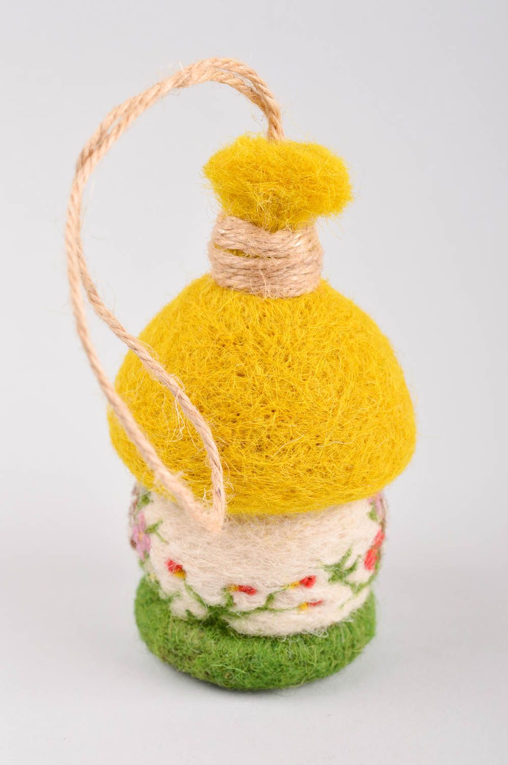Juguete artesanal de lana de fieltro peluche para niños con ojal Casita  foto 3