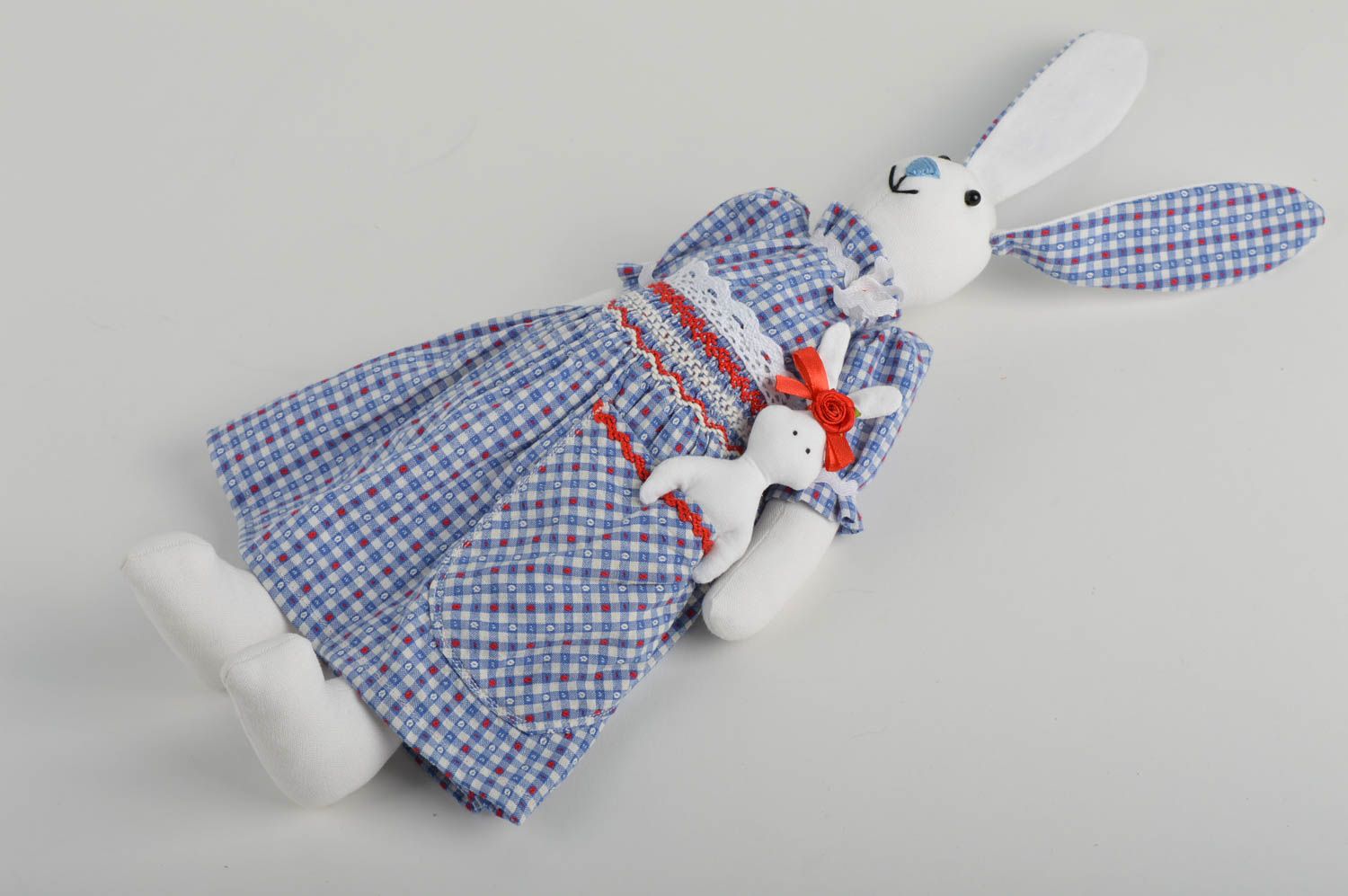 Игрушка ручной работы игрушка заяц клетчатом платье оригинальная игрушка фото 2
