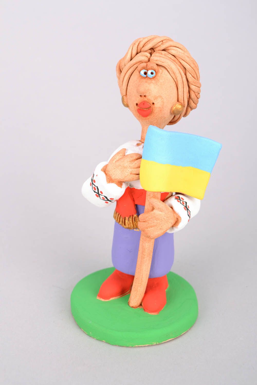 Figurine Cossack woman with a flag photo 3