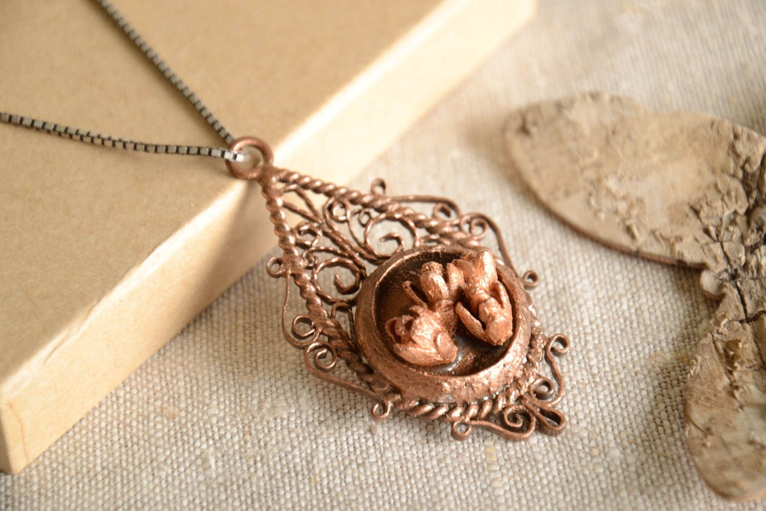 Colgante hecho a mano de cobre natural regalo original accesorio para mujer  foto 1