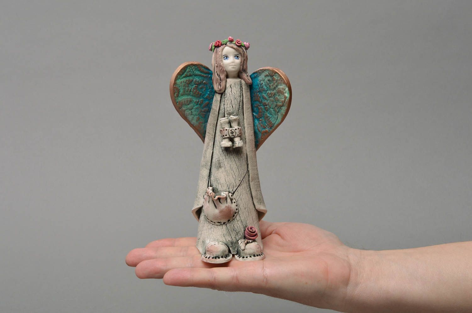Авторская статуэтка ангел с биноклем из фарфора расписная ручной работы фото 4