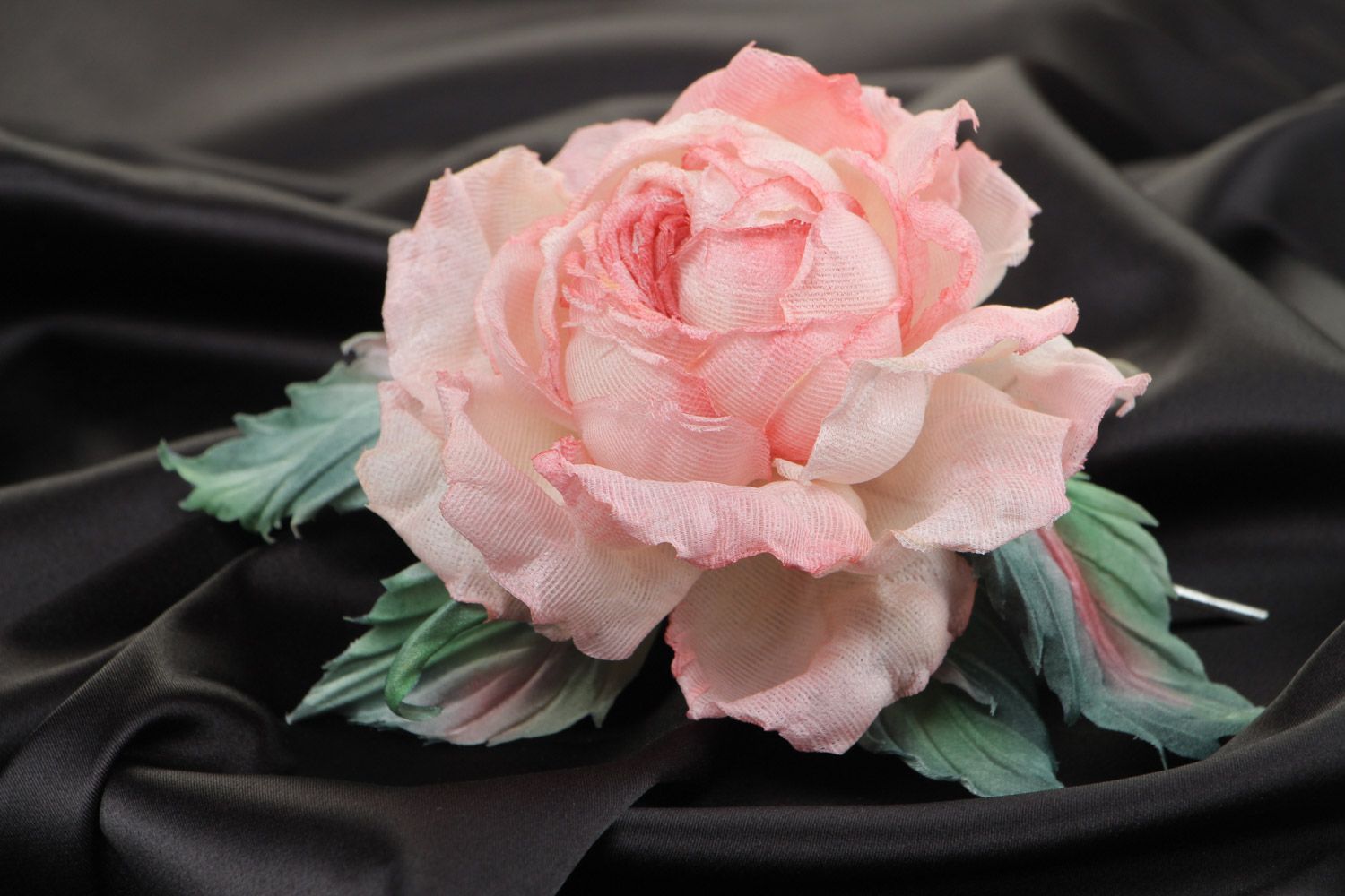 Брошь в виде розы крупная розовая романтичная изящная красивая ручной работы фото 1