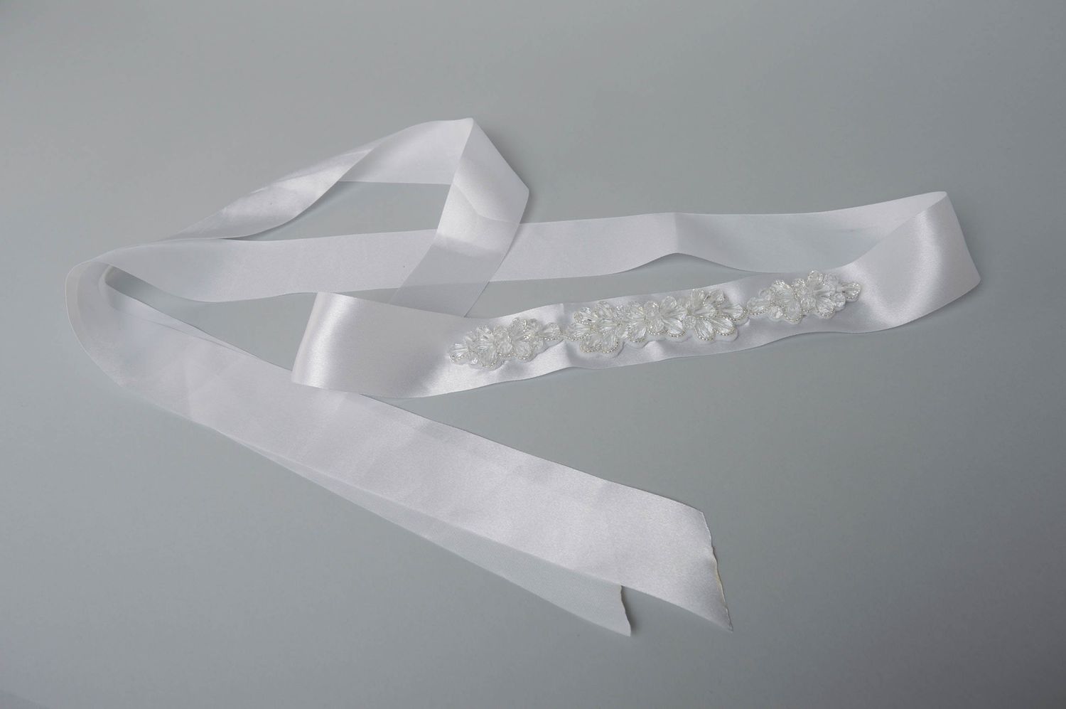 Satin ribbon white belt embroidered with beads photo 2