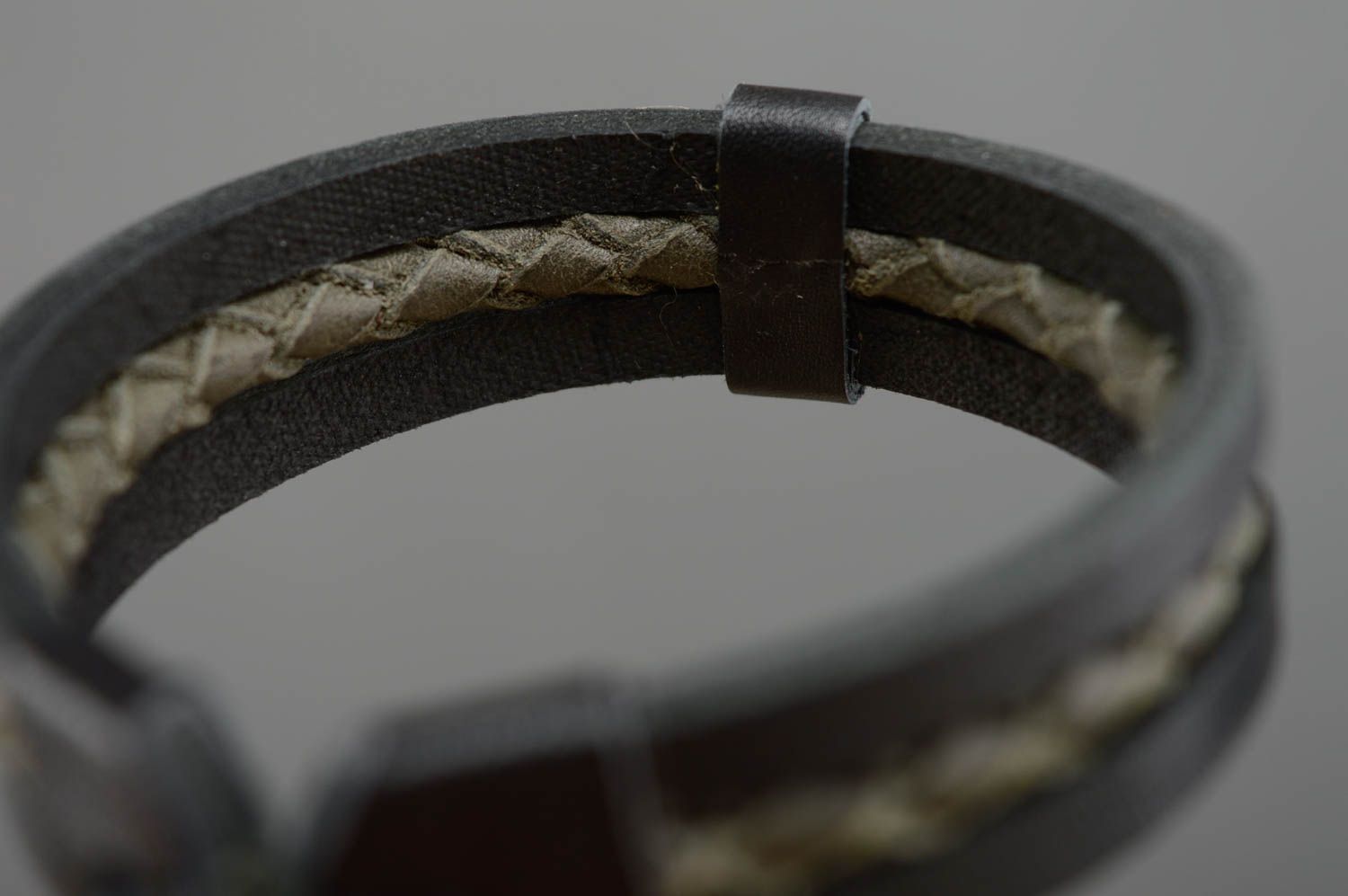 Bracelet fait main de vrai cuir avec tressage accessoire unisexe noir cadeau photo 3