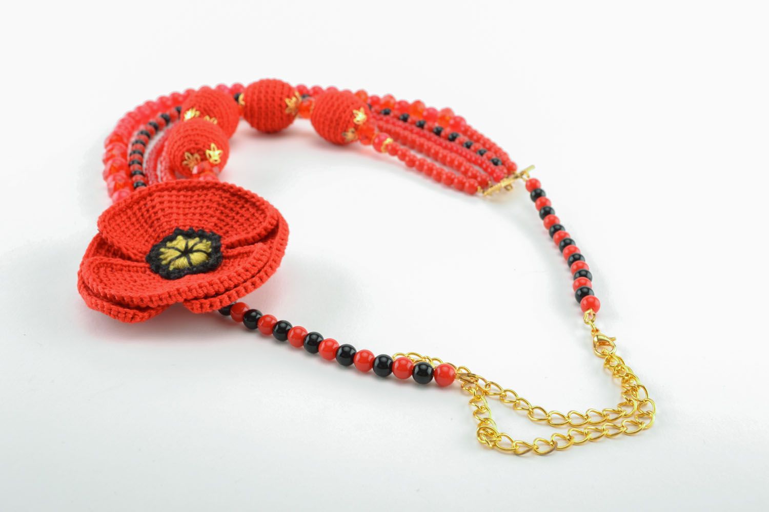 Beautiful red beaded necklace photo 4