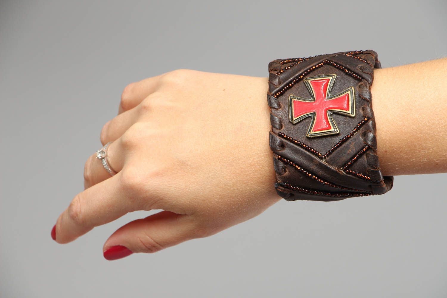 Leather bracelet Crusader photo 4