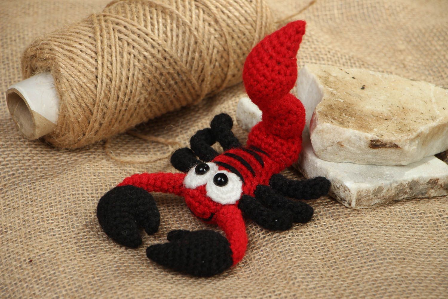 Jouet mou tricoté au crochet scorpion photo 5