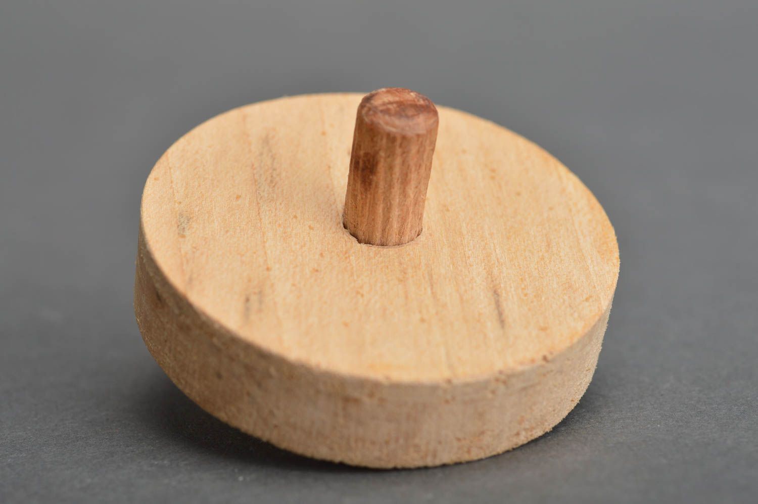 Schöne kleine Kreisel aus Holz Öko Spielzeug für Babys handgemacht originell foto 2