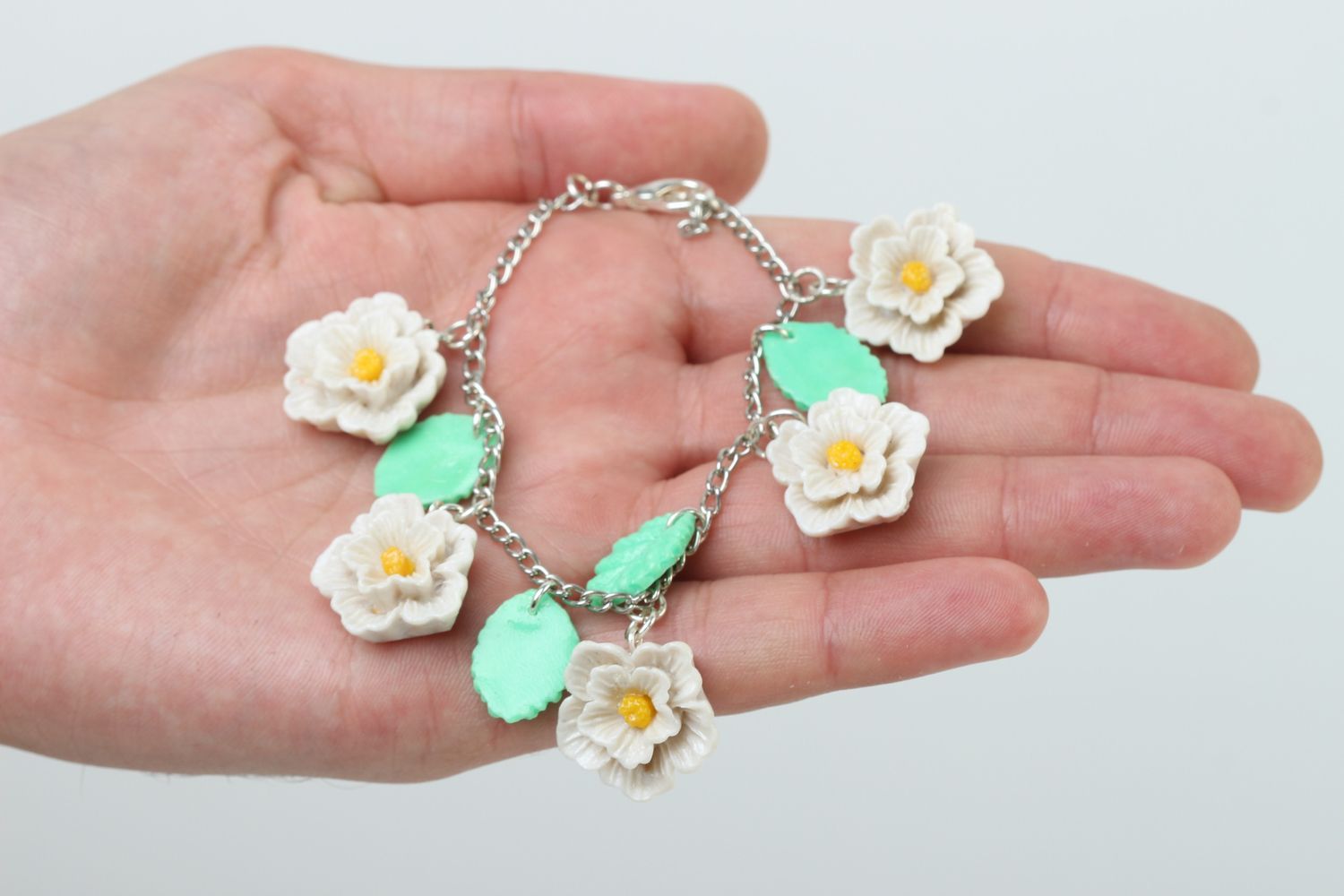 Bracelet fantaisie Bijou fait main avec fleurs de marguerites Accessoire femme photo 5