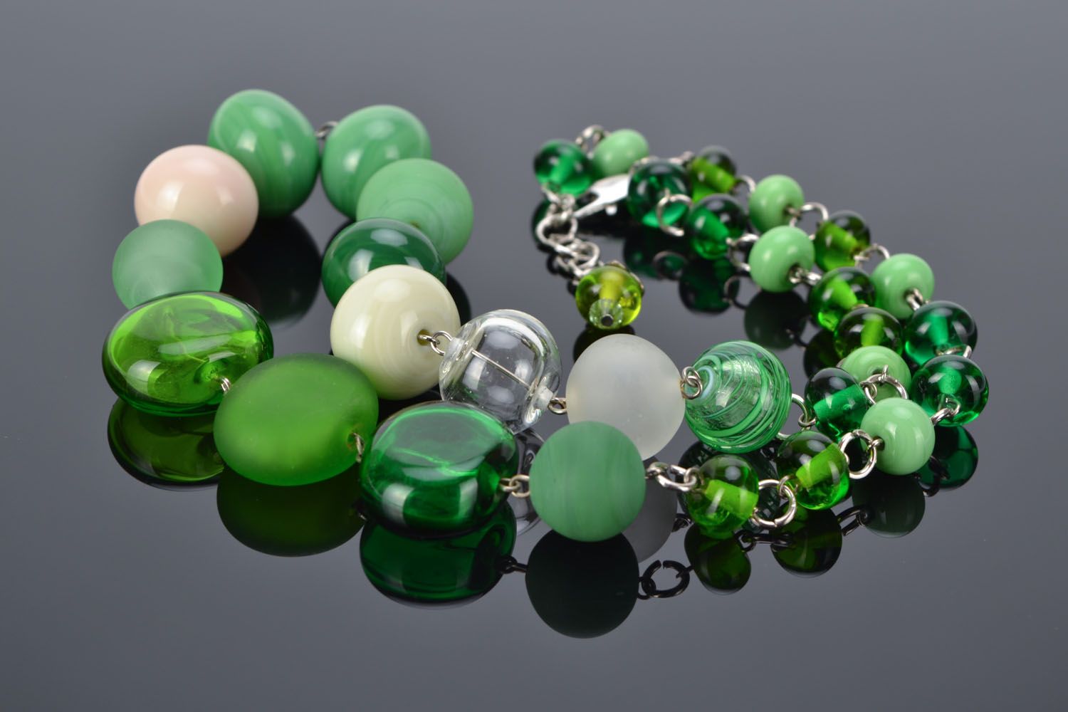 Grüne Halskette aus Glasperlen foto 1