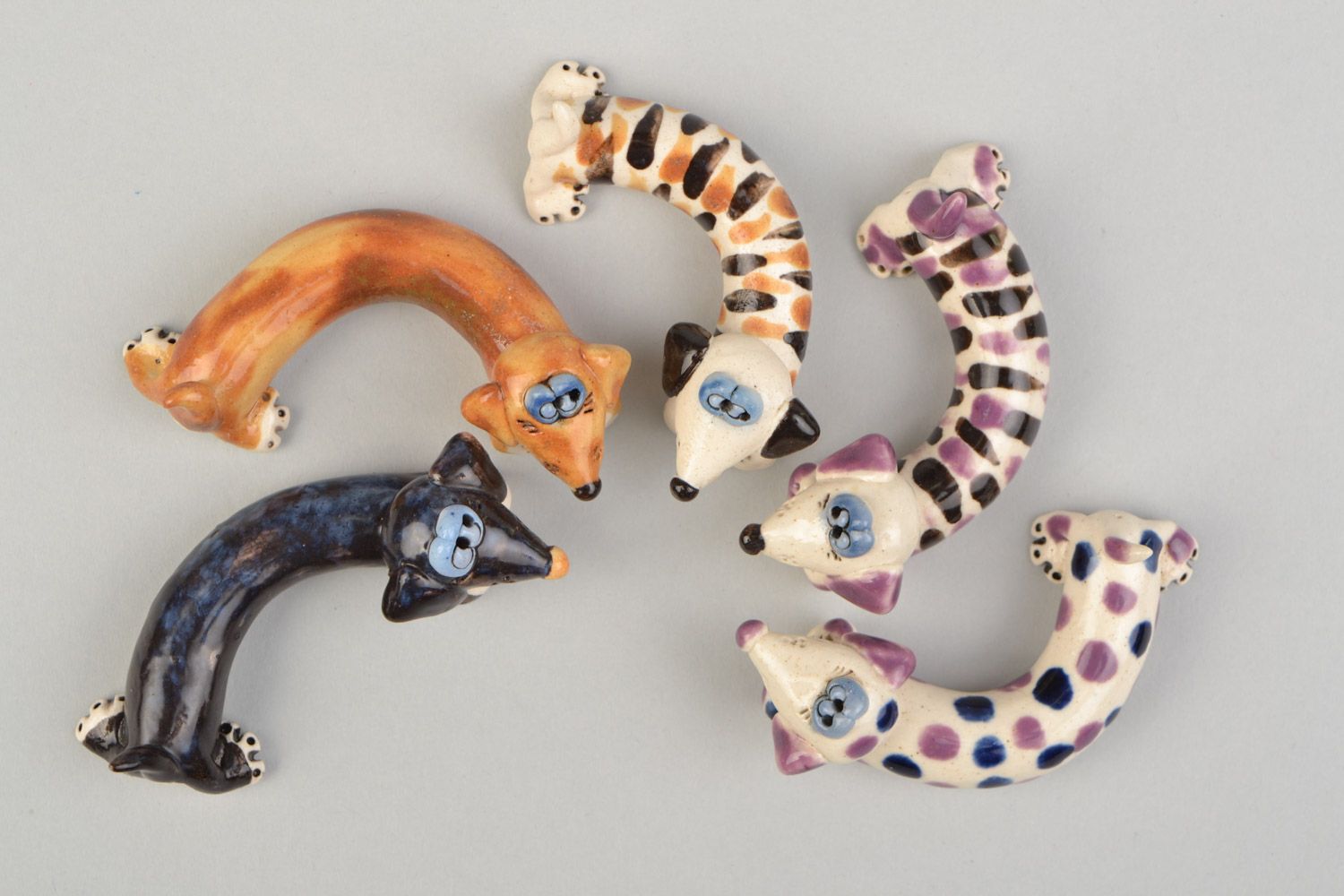 Conjunto de figuras de arcilla artesanales de animales bonitos multicolores   foto 5