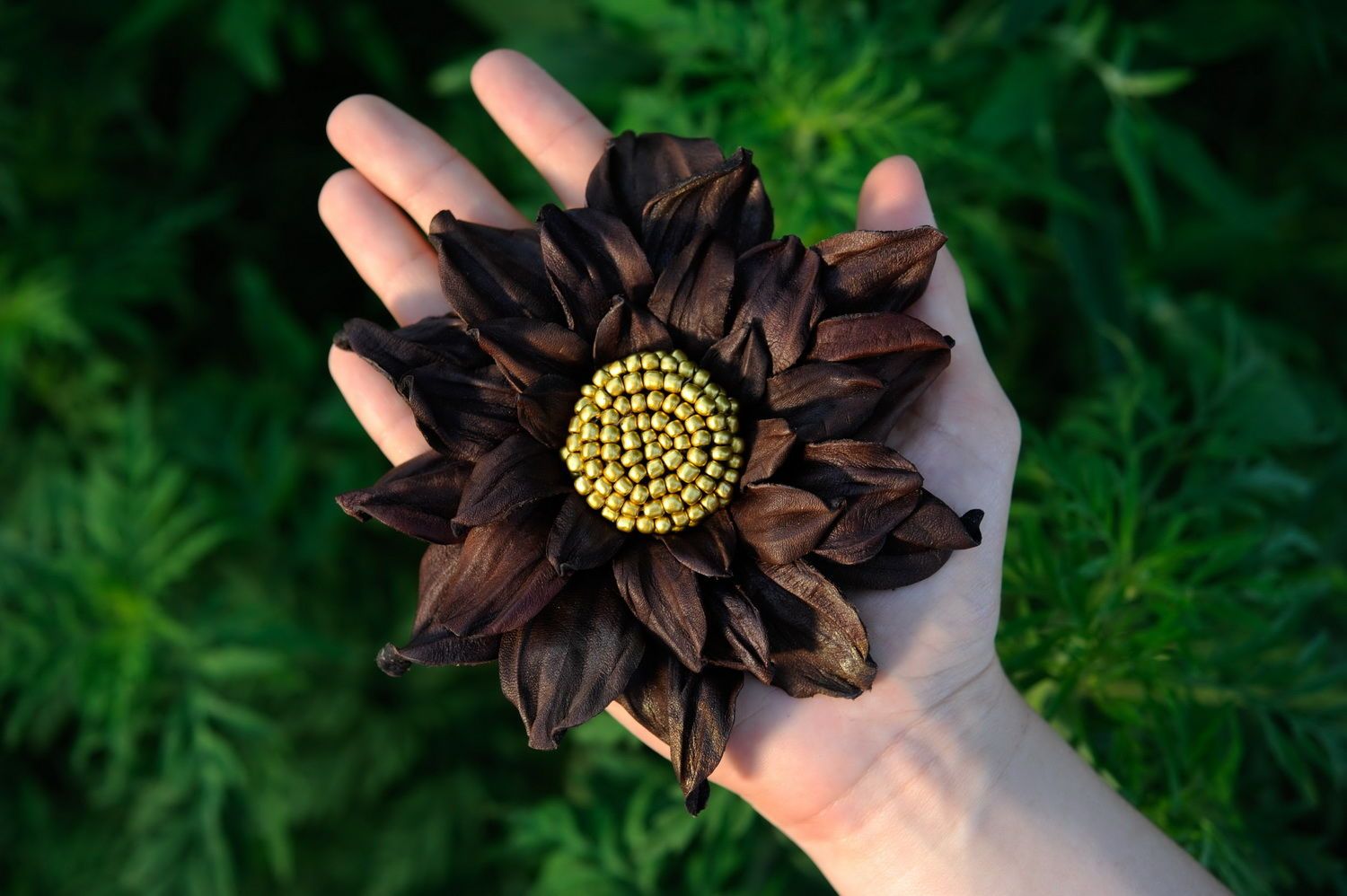 Broche faite main du cuir en fleur photo 5