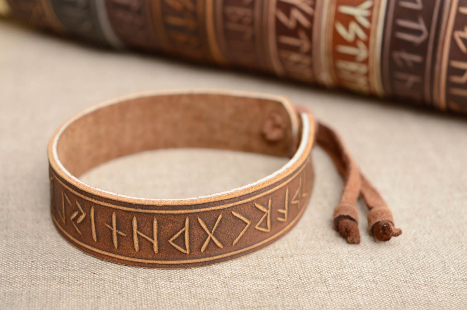 Bracelet en cuir naturel style ethnique fait main marron pour homme et femme photo 2