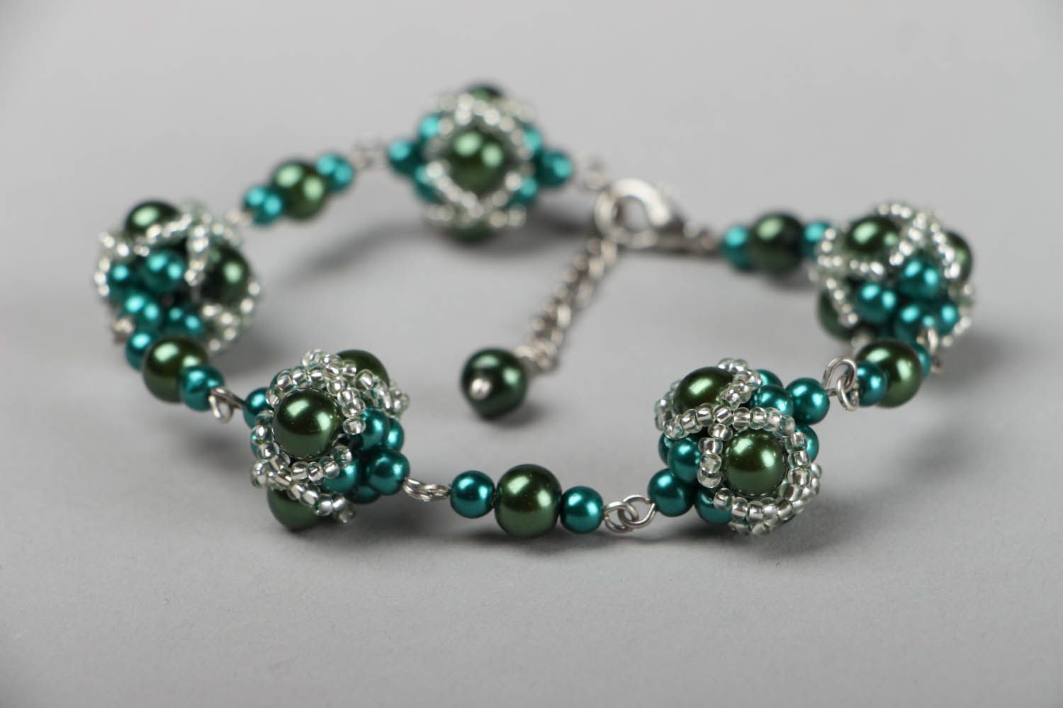 Bracelet en perles de rocaille vert fait main photo 2
