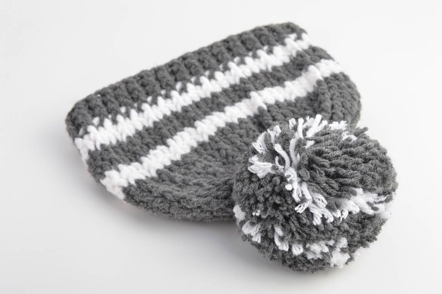 Bonnet tricot fait main Chapeau au crochet gris blanc pompon Vêtement enfant photo 4