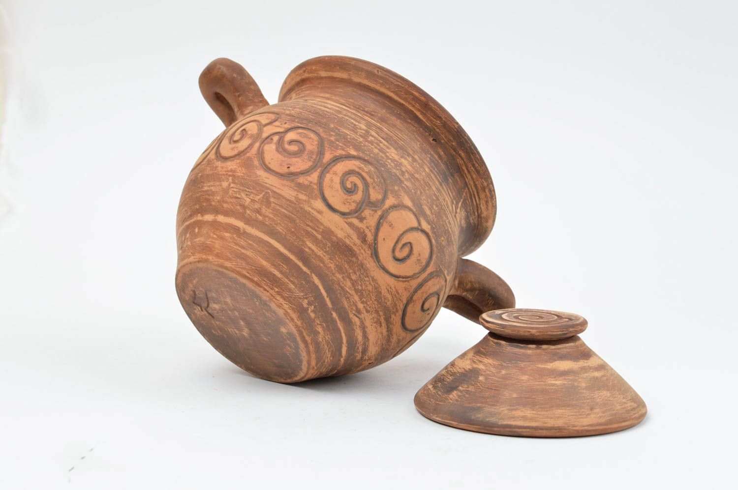 Pot à cuire en céramique fait main avec couvercle et deux anses vaisselle photo 4