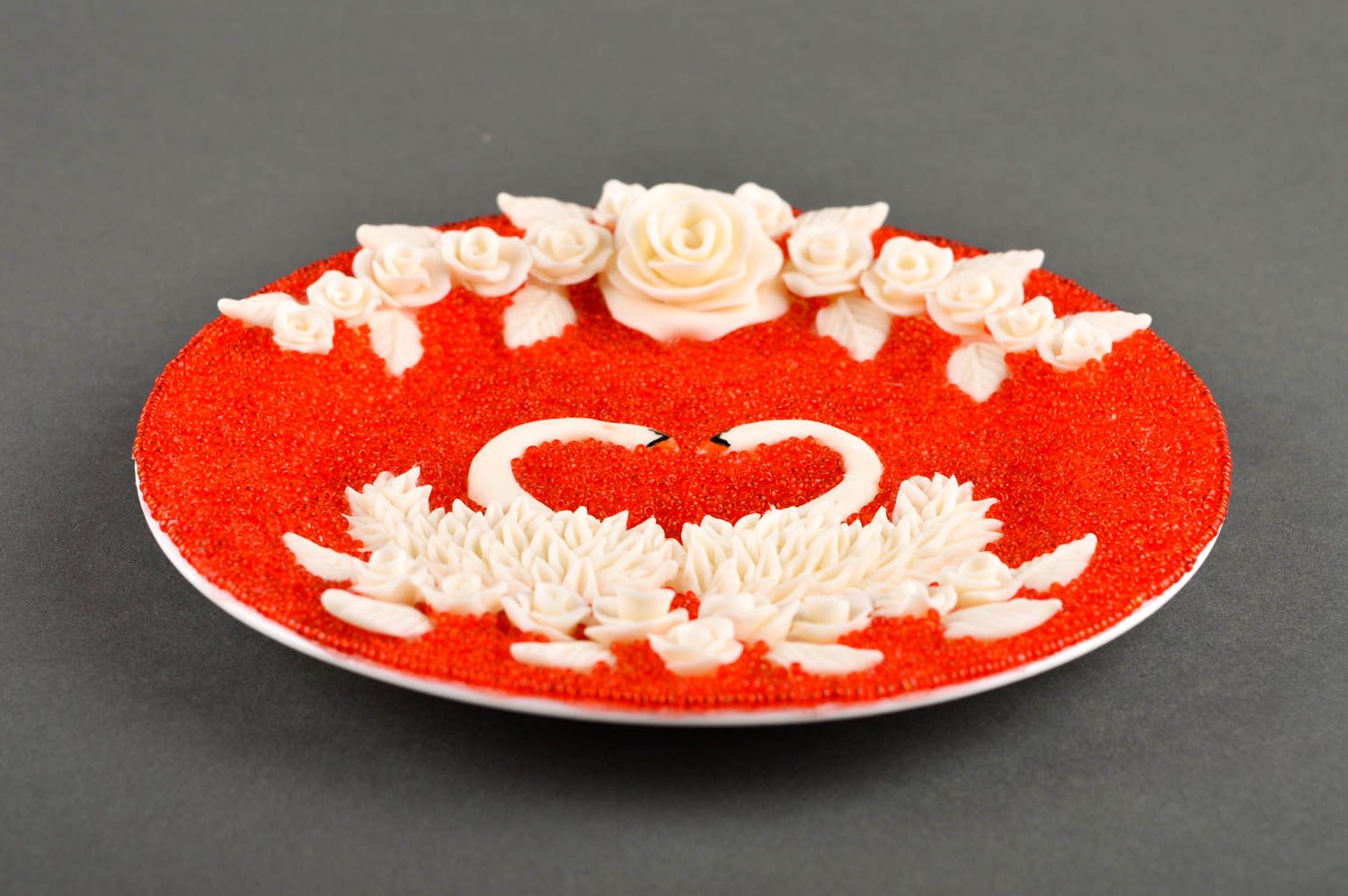 Assiette décorative Décoration fait main Vaisselle déco rouge avec cygnes photo 4