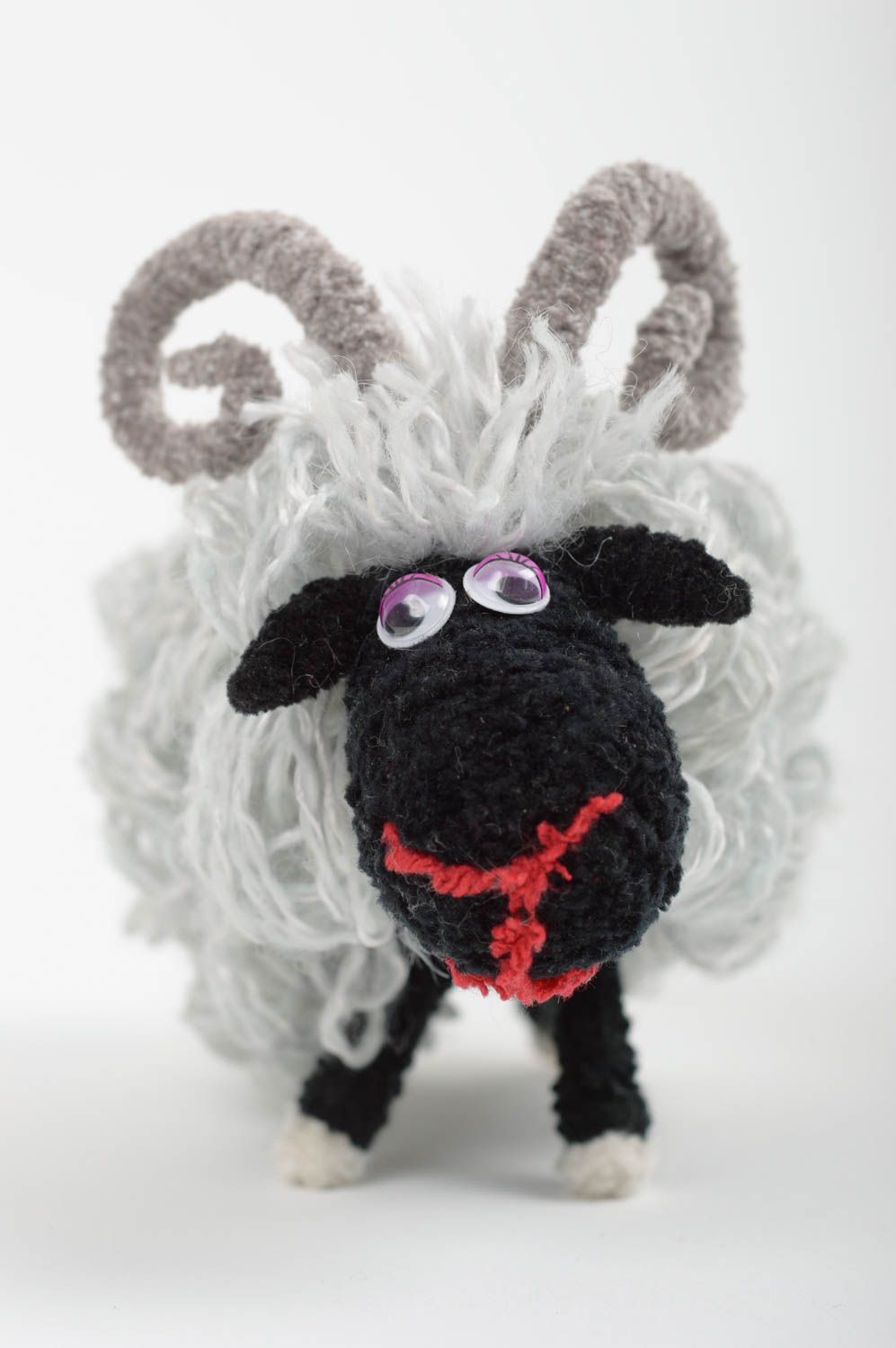 Doudou mouton Peluche faite main en fils synthétiques Cadeau pour enfant photo 2