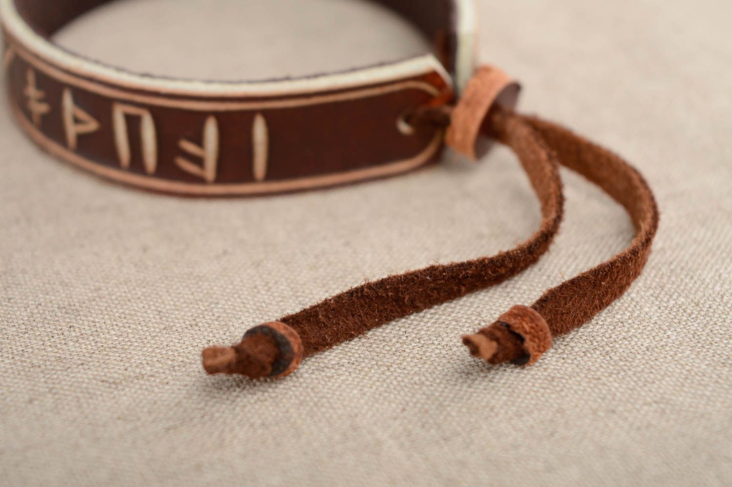 Bracelet en cuir réglable brun avec runes fait main unisexe cadeau original photo 3