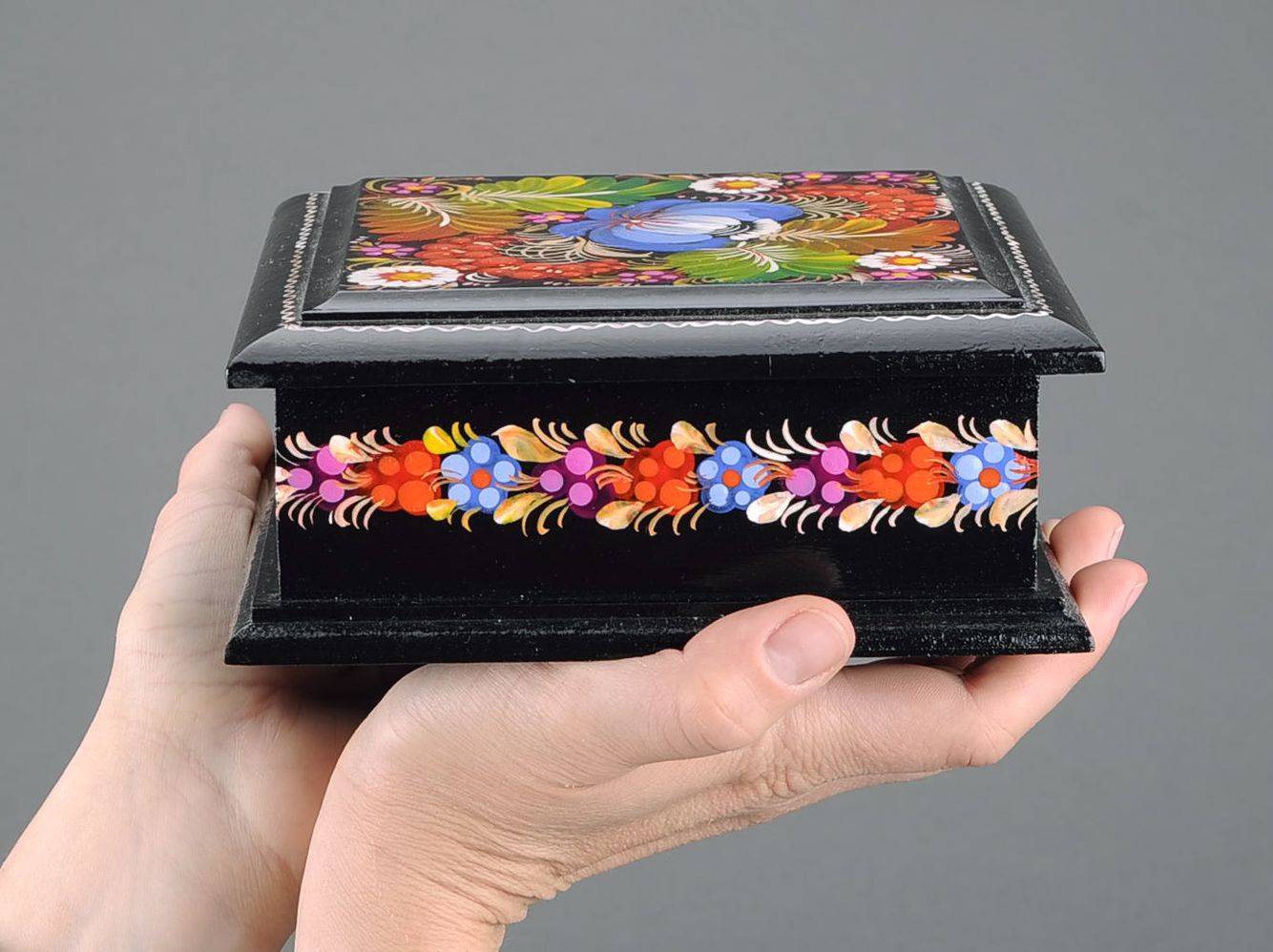 Boîte à bijoux en bois naturel avec ornement floral photo 5