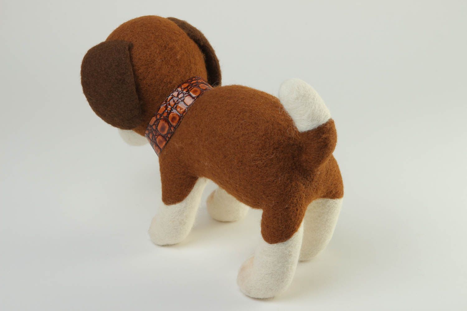 Игрушка ручной работы умная игрушка собака интерьерная игрушка в ошейнике фото 3
