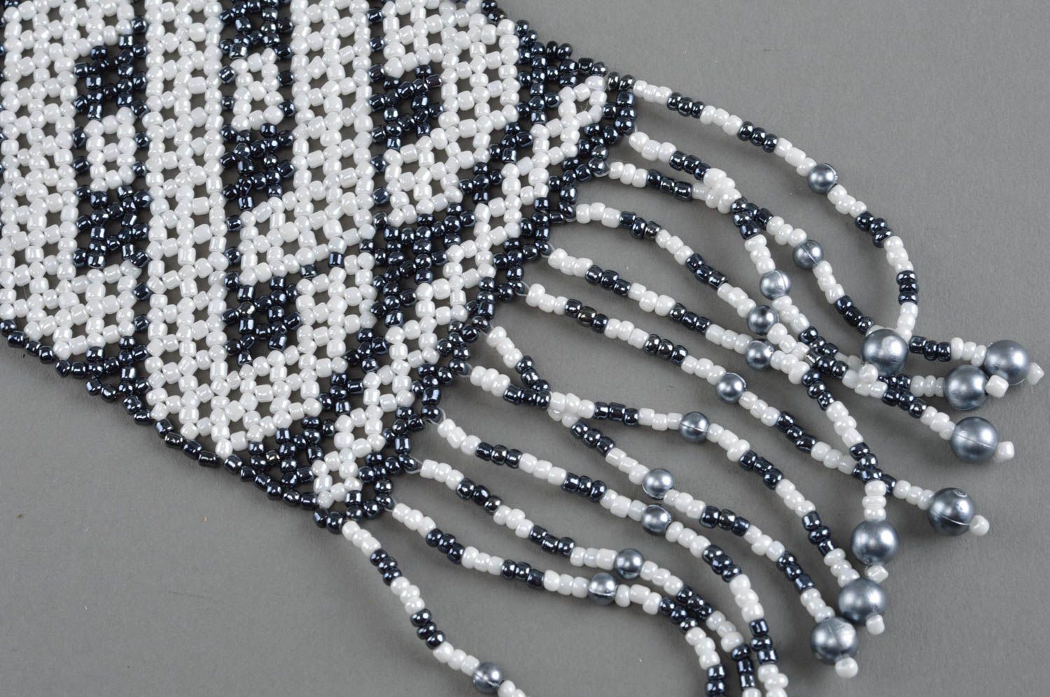 Long collier en perles de rocaille ethnique bleu noir fait main pour femme photo 3