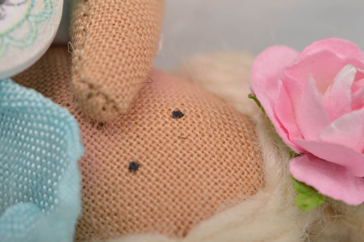 Игрушка кукла из ткани ангел с крыльями в голубом платье с перьями ручная работа фото 4