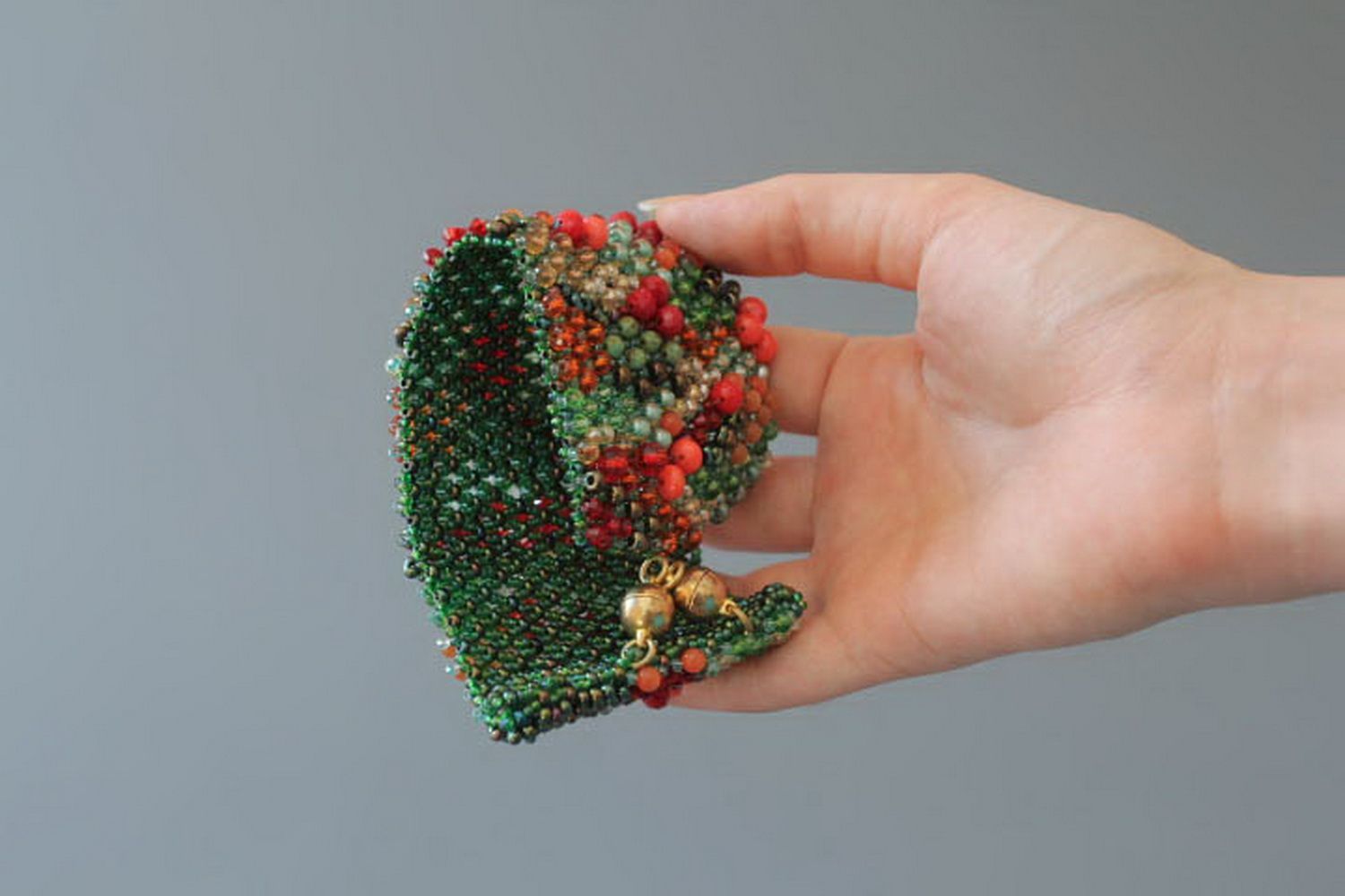 Bracelet fait main en perles de rocailles et pierres décoratives photo 9