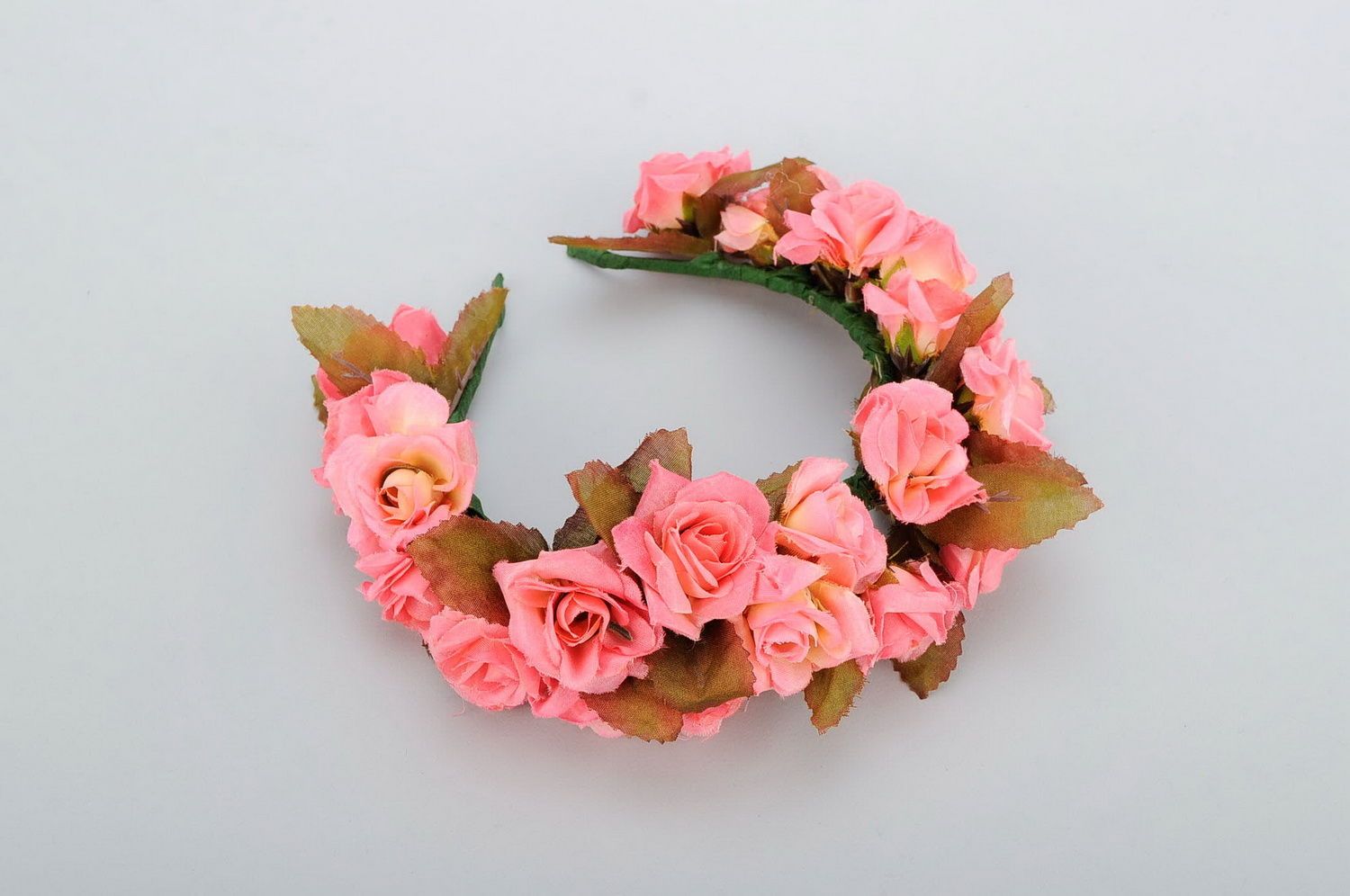 Headband with artificial roses photo 3