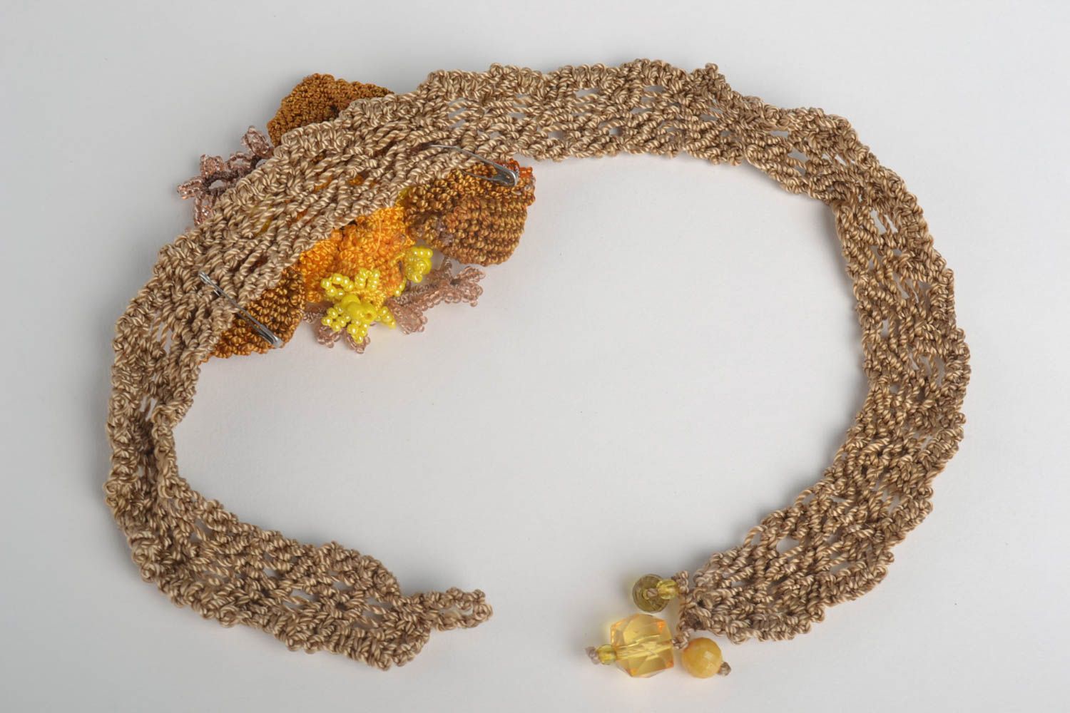 Collier fait main Broche fleur macramé fils et perles de rocaille Cadeau femme photo 3