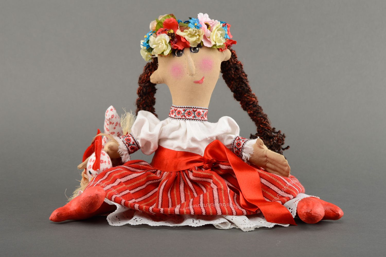 Кукла ручной работы из ткани в народном костюме фото 1