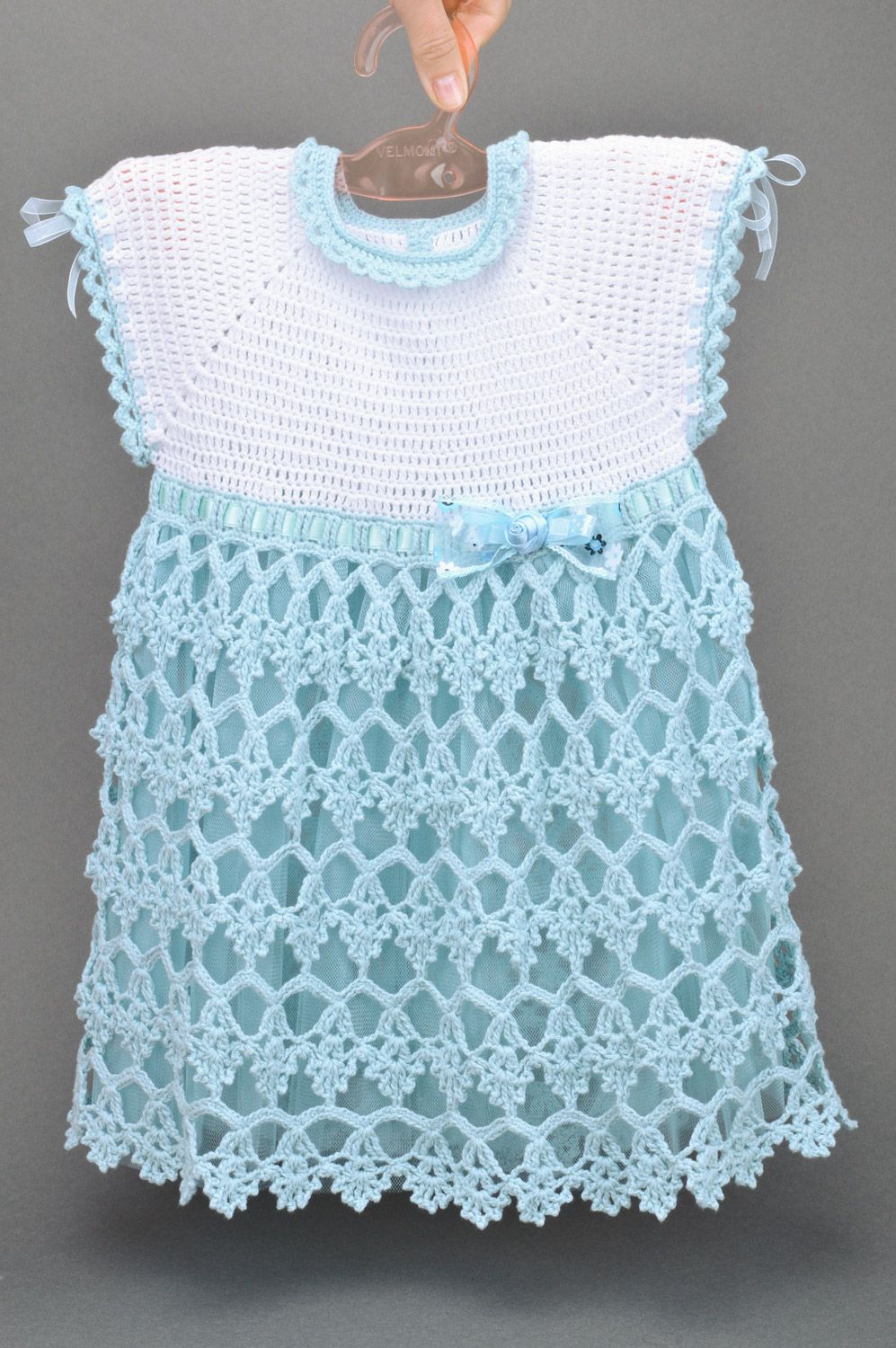 Robe bleue pour fille tricotée en coton au crochet ajourée avec noeud faite main photo 3