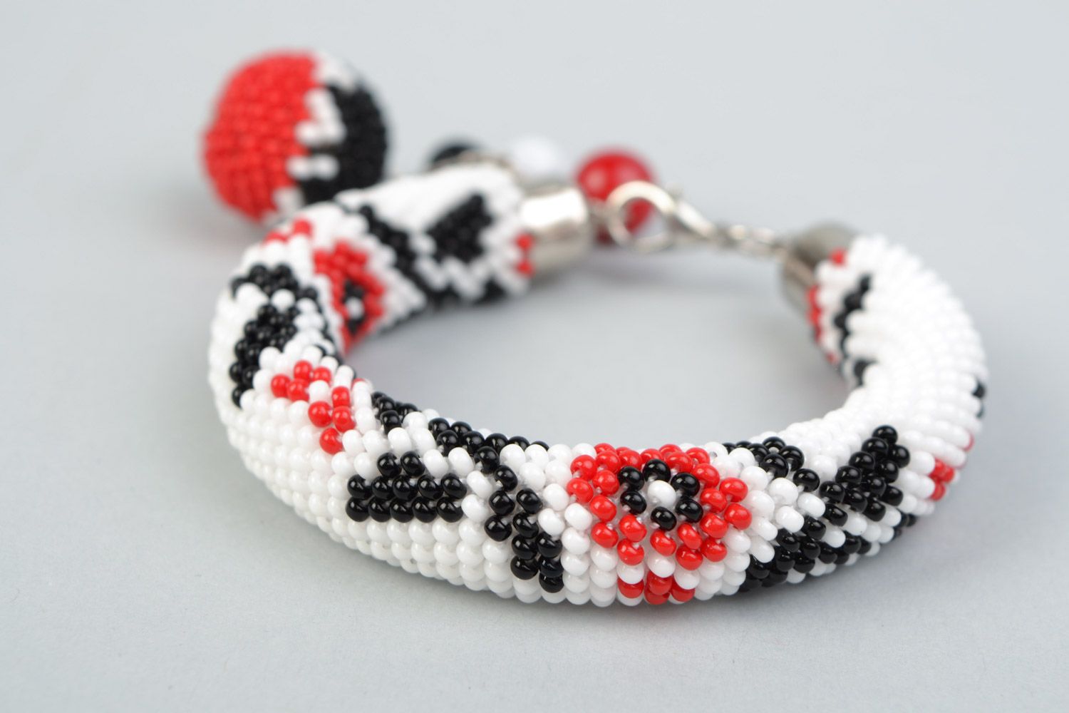 Bracelet crocheté en perles de rocaille motif floral ethnique fait main photo 2