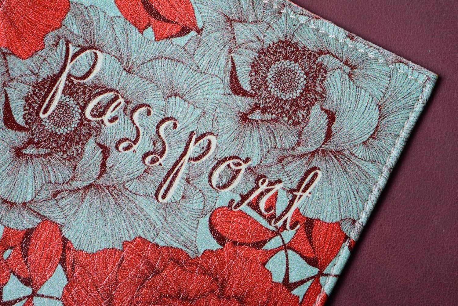 Handmade Leder Passhülle mit Muster Blumen aus Leder von der Hand genäht foto 4