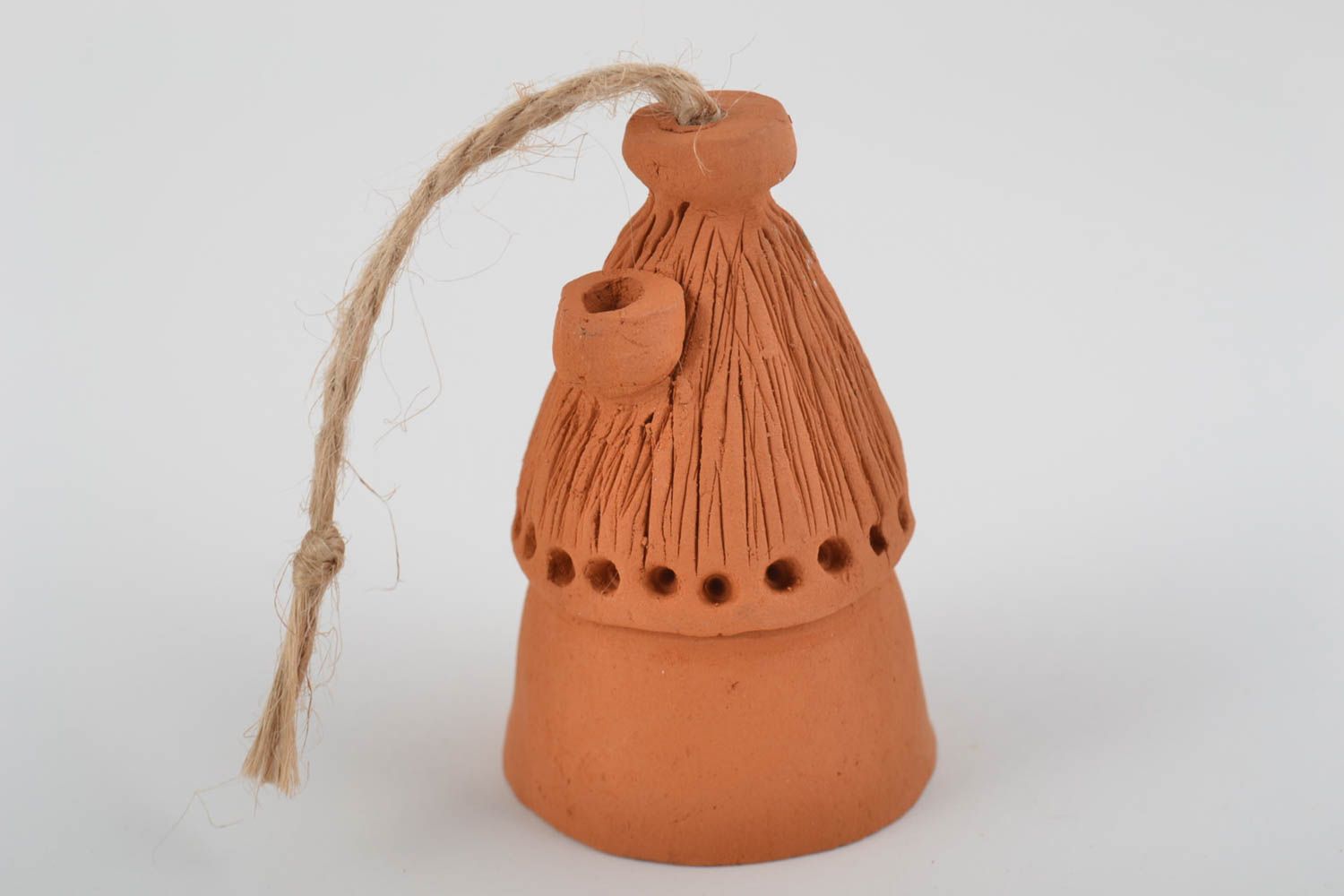 Campana de decoración artesanal cerámica hecha a mano con forma de casa foto 3