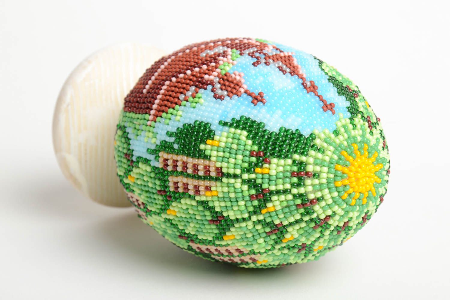 Статуэтка ручной работы яйцо из бисера деревянный сувенир пасхальное яйцо фото 4