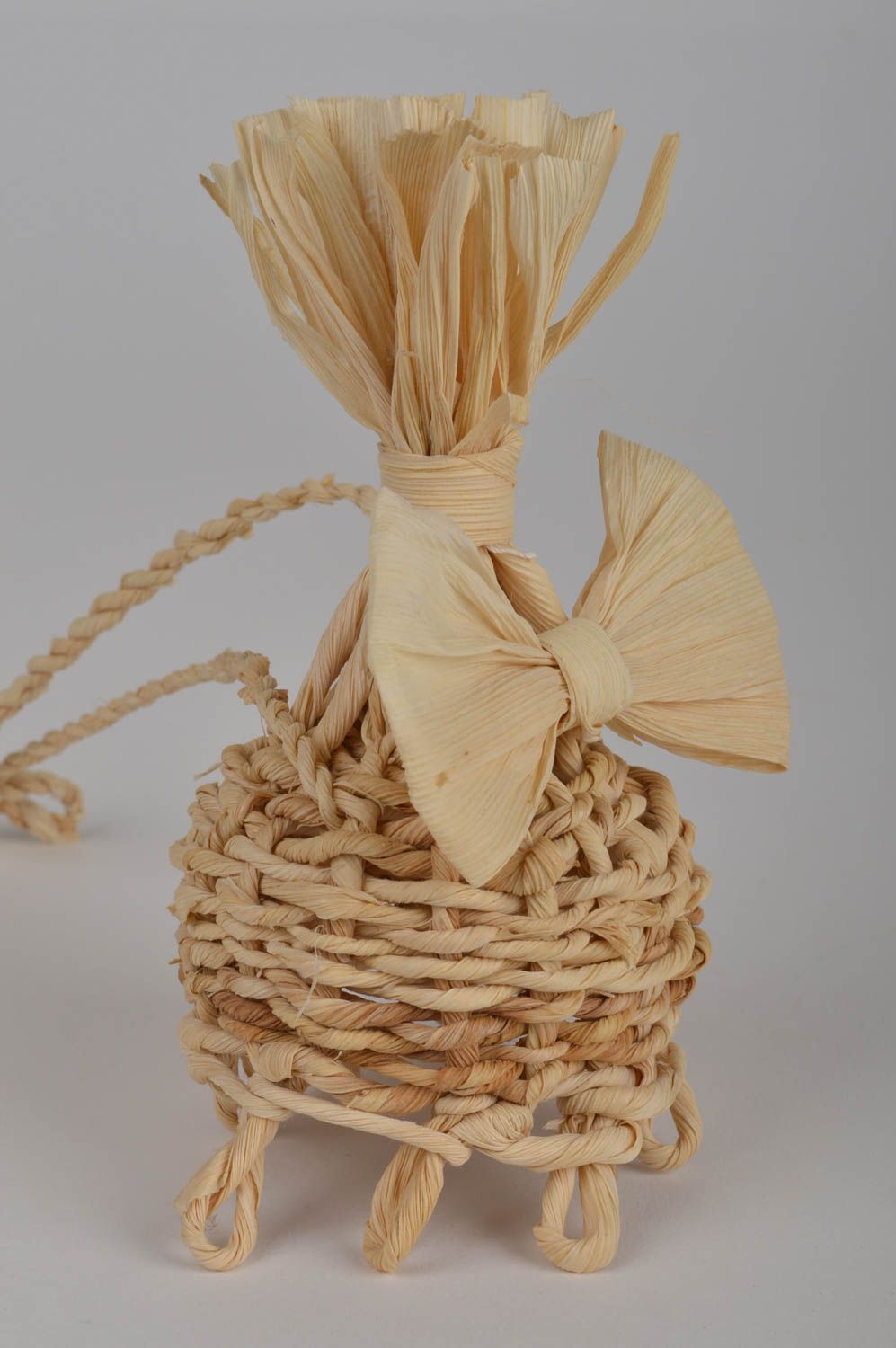 Интерьерная подвеска из кукурузных листьев в виде колокольчика ручной работы фото 2