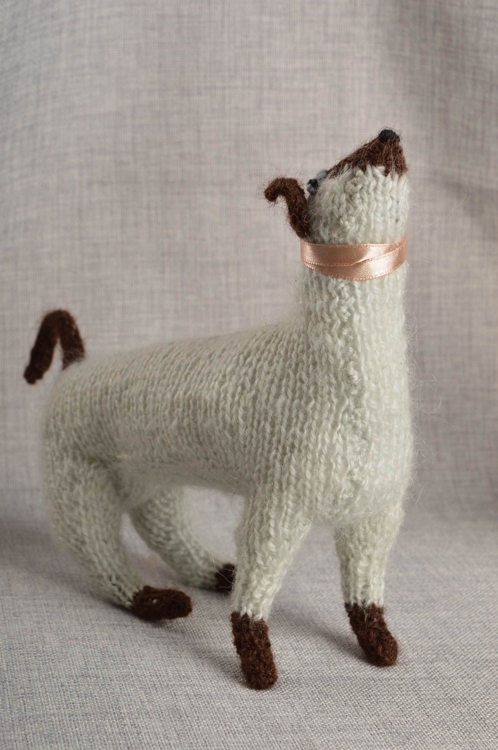 Peluche chat siamois Jouet fait main tricoté en mohair Cadeau pour enfant photo 1