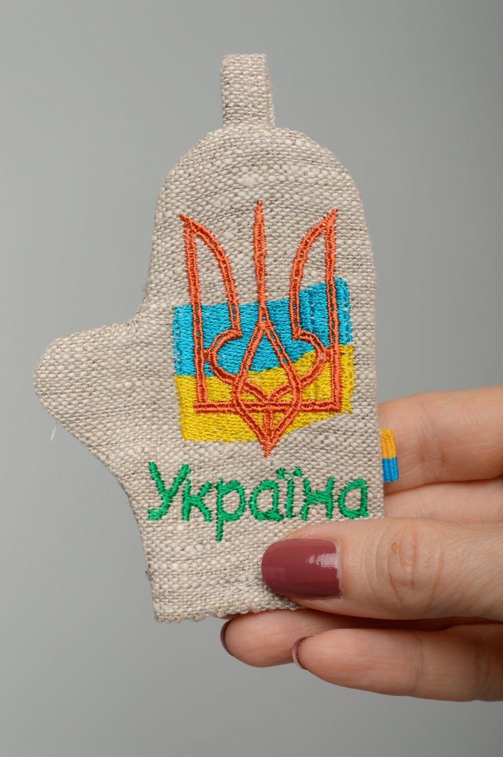 Aimant frigo artisanal de lin avec broderie Moufle Ukraine photo 2
