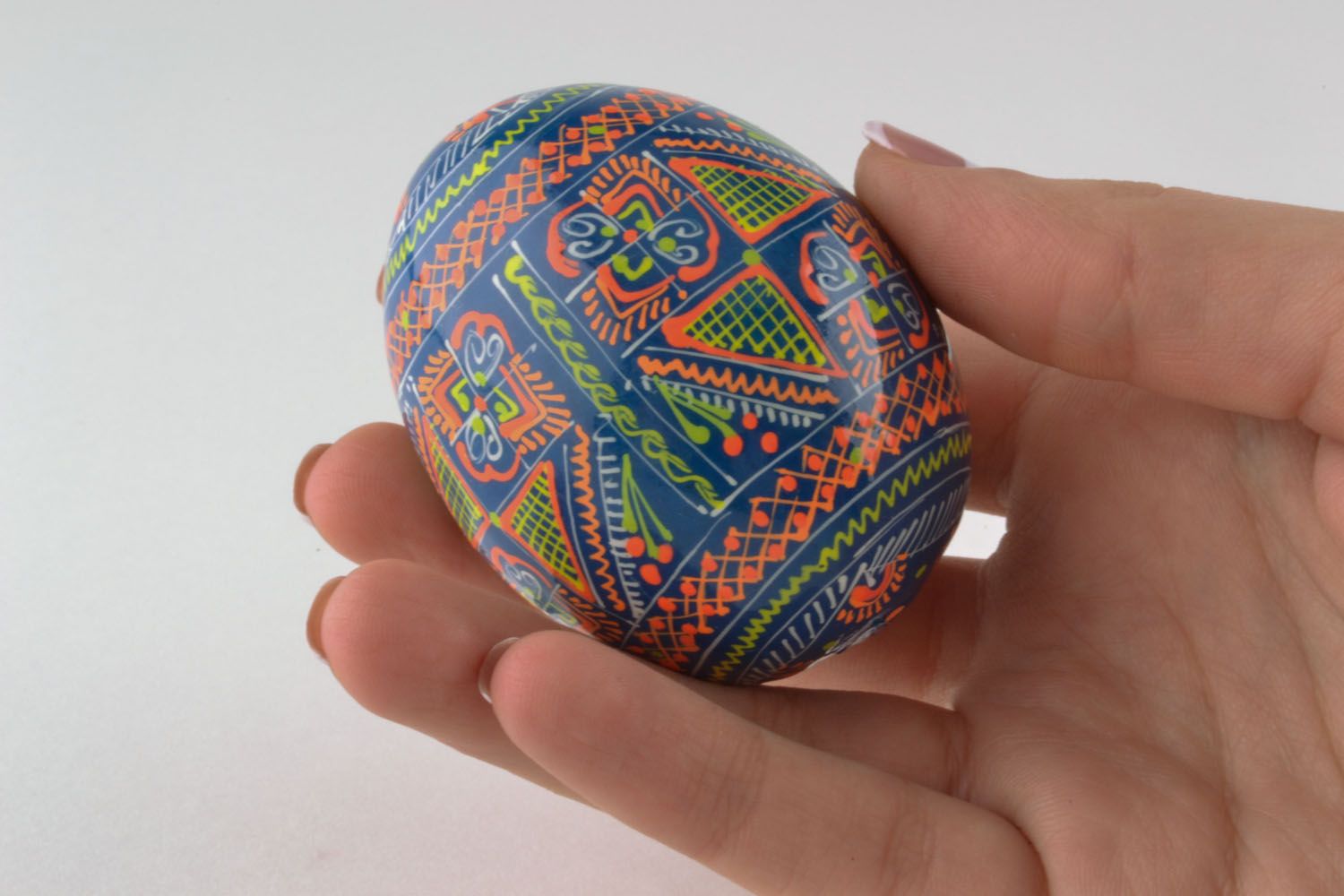 Huevo de Pascua de madera en tonos azules foto 5