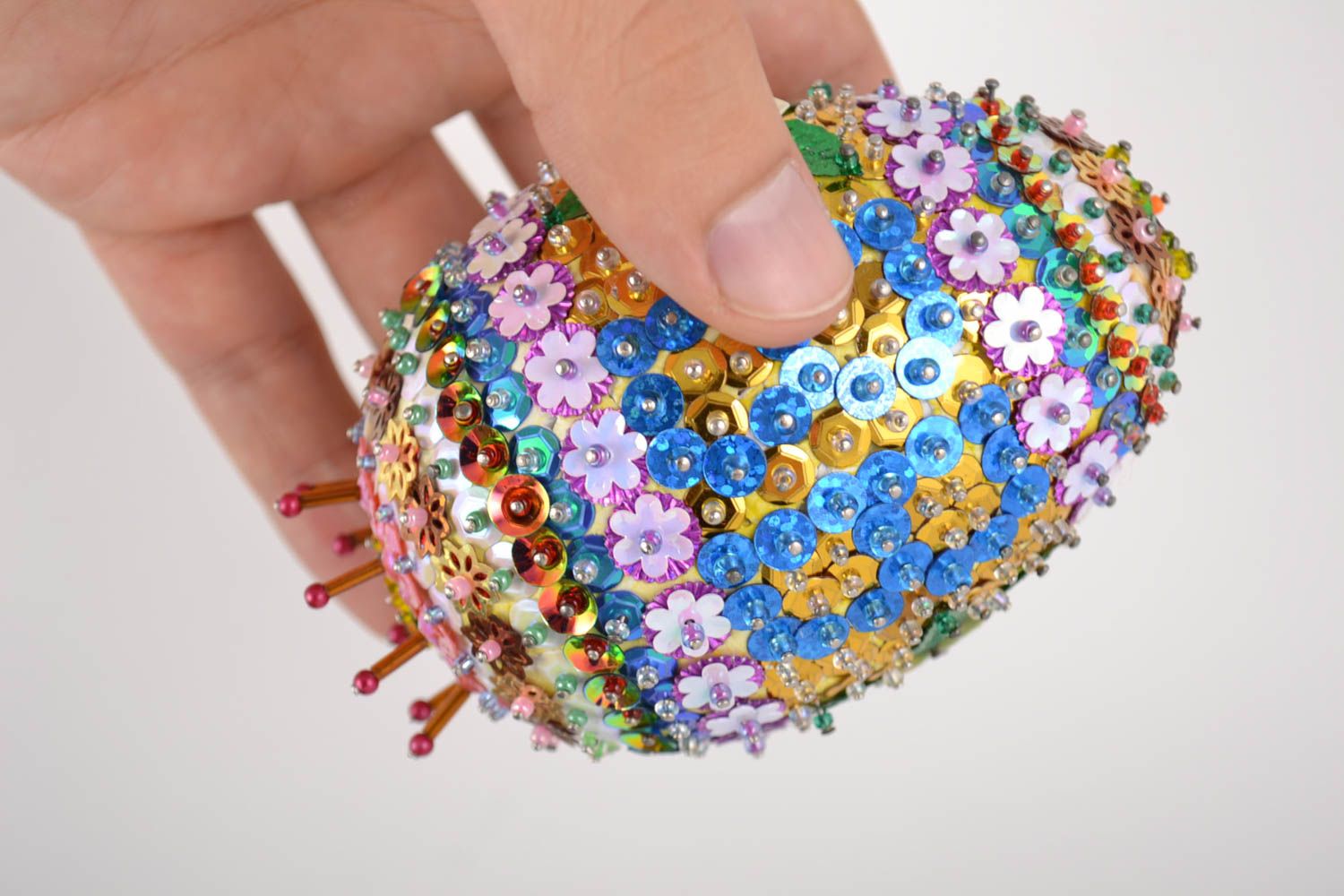 Oeuf de Pâques décoratif en perles de rocaille fait main avec ornement photo 4