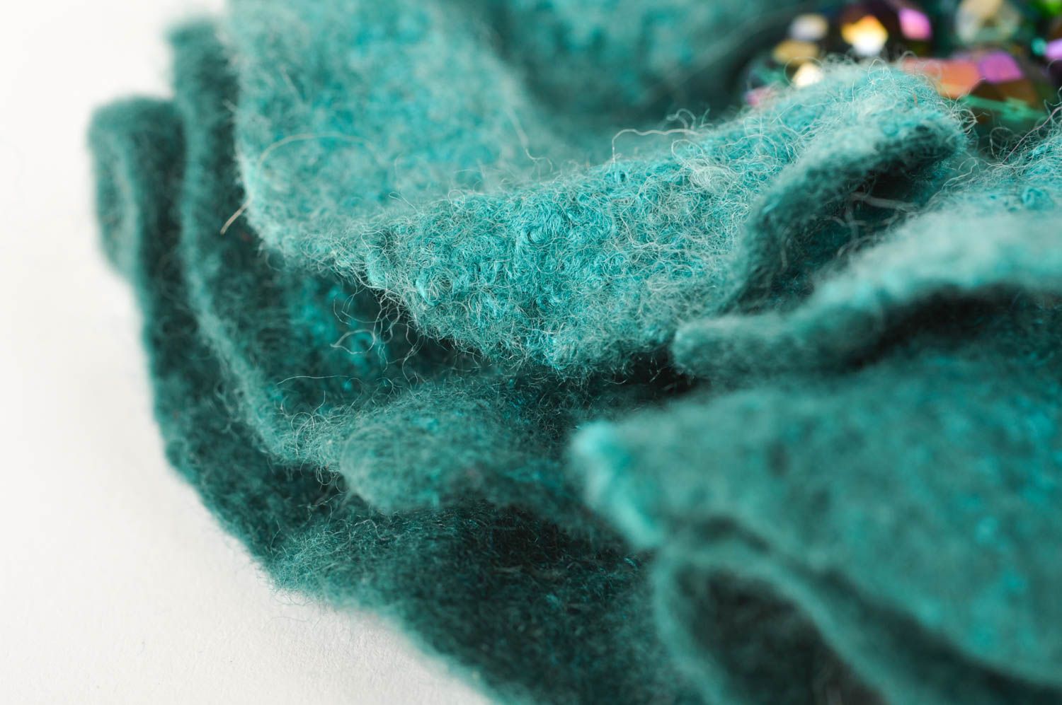 Broche fleur Bijou fait main en laine feutrée turquoise foncé Cadeau femme photo 4